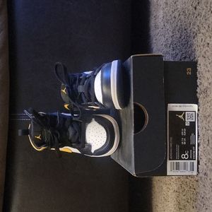 Jordan 1 mid toddler shoe sz 8c